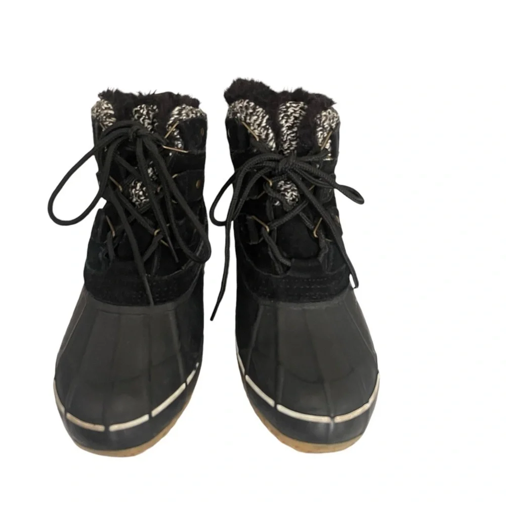 Khombu Waterproof Duck Boot With Knit Cuff and Faux Fur Lining Sz 6 Black/White